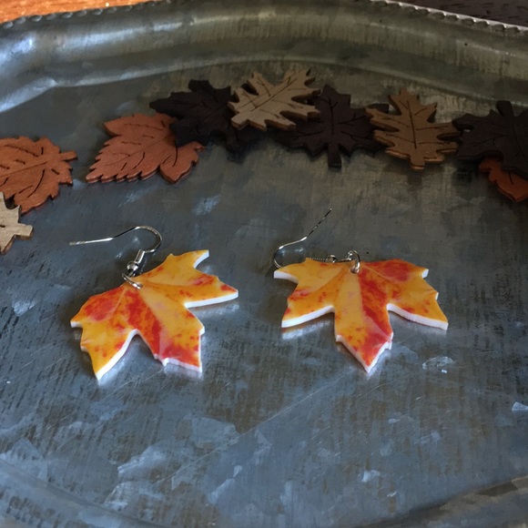 Leaf Acrylic Earrings - Picture 5 of 7